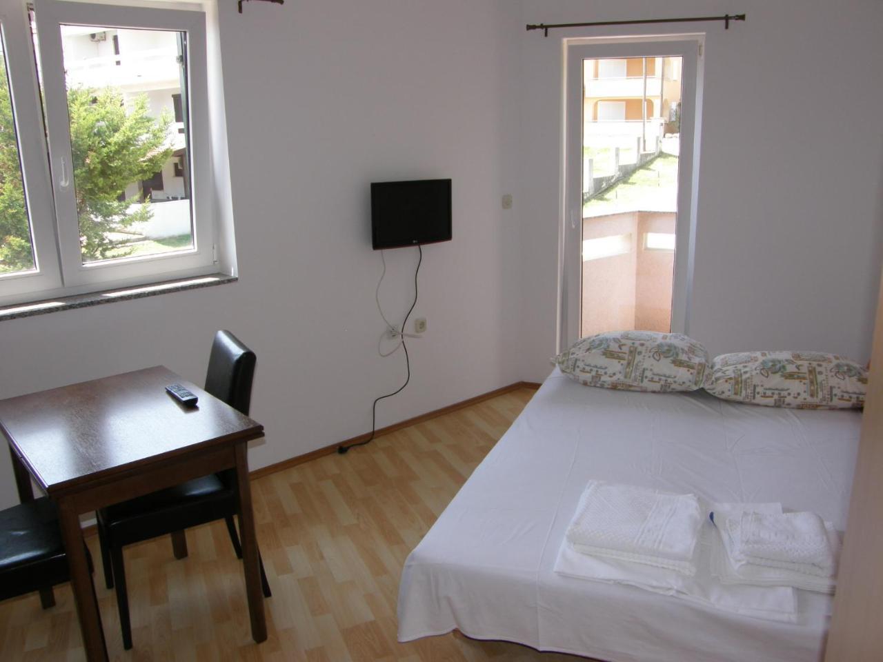Apartments Pintar Zarok Baška Екстериор снимка