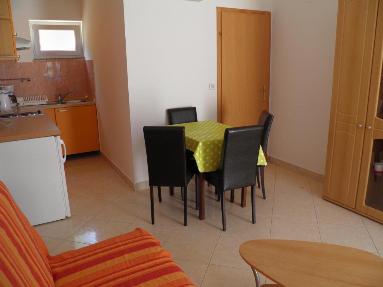 Apartments Pintar Zarok Baška Екстериор снимка