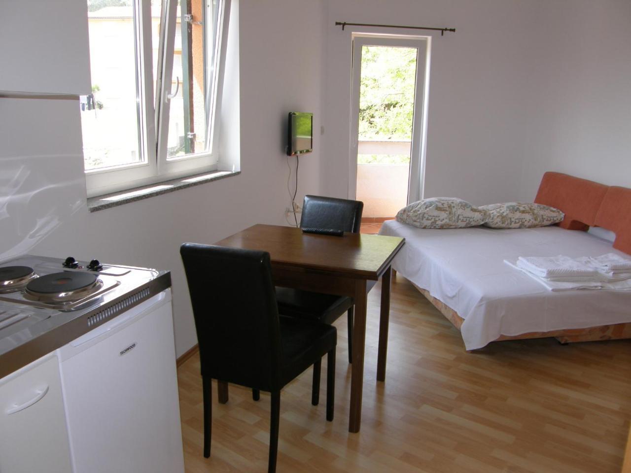 Apartments Pintar Zarok Baška Екстериор снимка